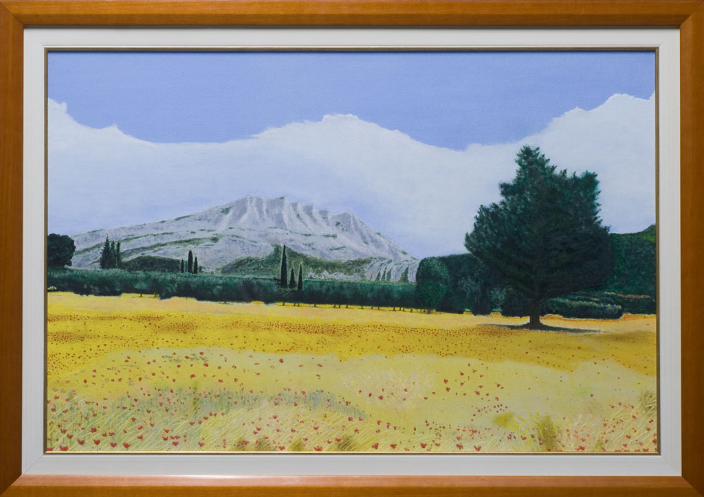 Montagna della Saint Victoire con campi di grano. (Provenza)